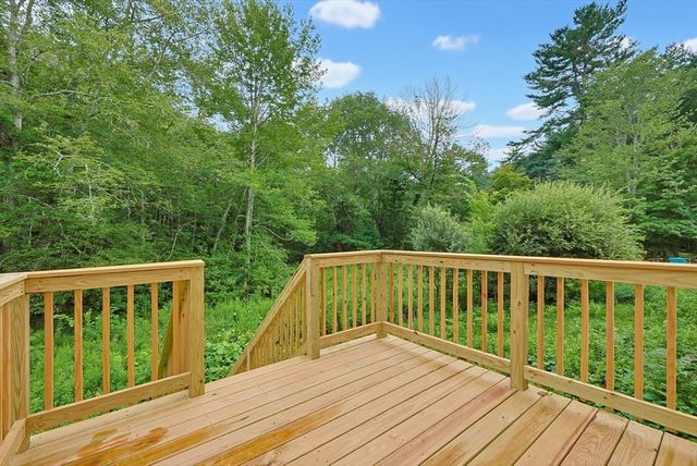 30 Pearl St, Upton, MA 01568