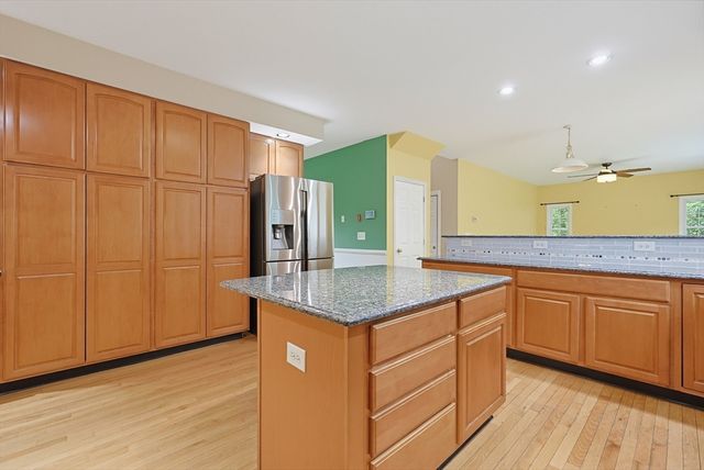 30 Pearl St, Upton, MA 01568