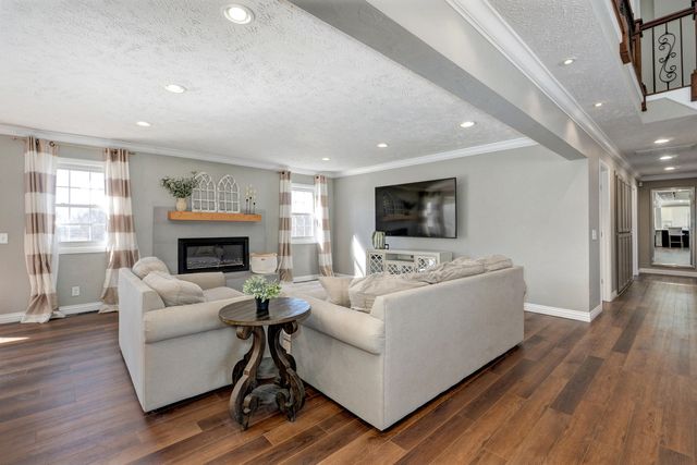 3420 W Moark Street, Springfield, MO 65810