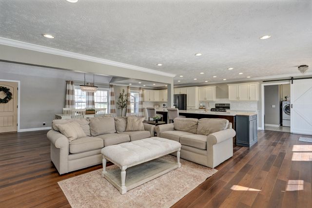 3420 W Moark Street, Springfield, MO 65810