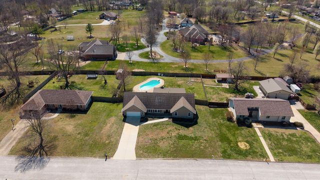 3420 W Moark Street, Springfield, MO 65810
