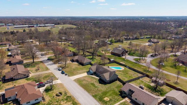 3420 W Moark Street, Springfield, MO 65810