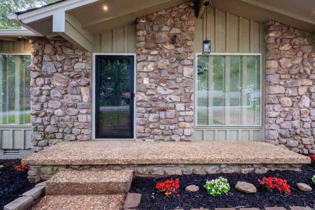 11443 Southridge Drive, Little Rock, AR 72212