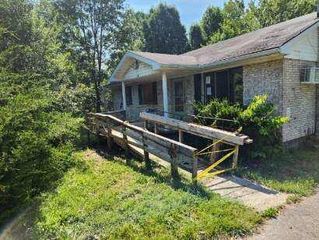 76 BOX BEAR TRA, Beattyville, KY 41311