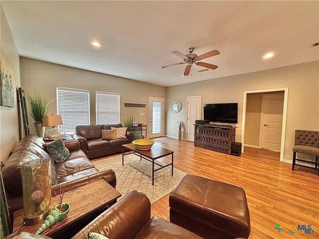 193 Coastal Oaks Loop, Port O'connor, TX 77982