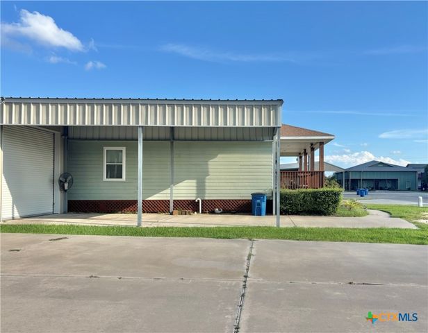 193 Coastal Oaks Loop, Port O'connor, TX 77982