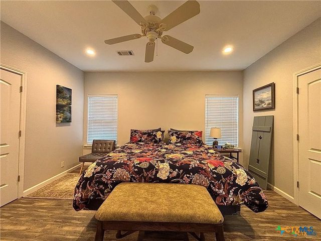 193 Coastal Oaks Loop, Port O'connor, TX 77982