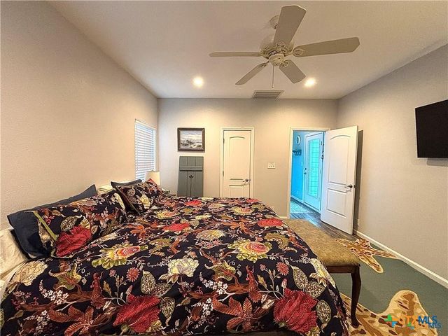 193 Coastal Oaks Loop, Port O'connor, TX 77982