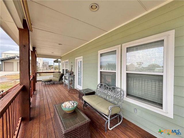 193 Coastal Oaks Loop, Port O'connor, TX 77982