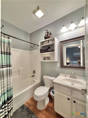 193 Coastal Oaks Loop, Port O'connor, TX 77982