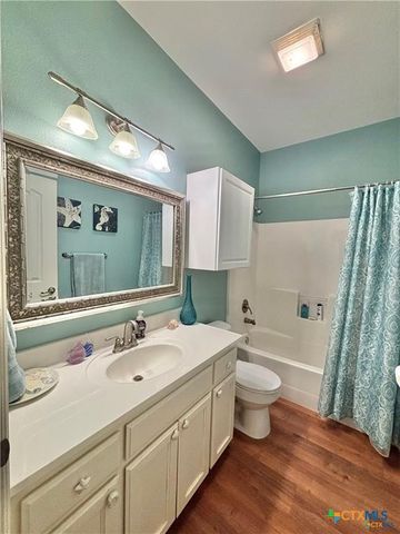 193 Coastal Oaks Loop, Port O'connor, TX 77982