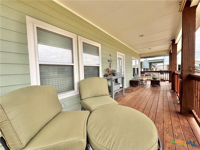 193 Coastal Oaks Loop, Port O'connor, TX 77982