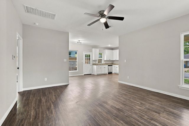 1116 S 6th Avenue, Denison, TX 75021