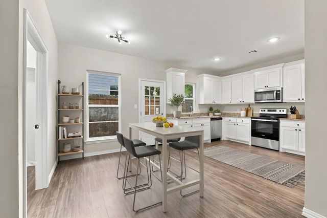 1116 S 6th Avenue, Denison, TX 75021