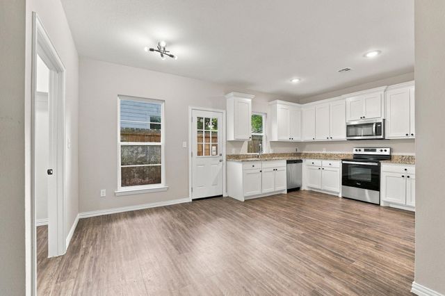 1116 S 6th Avenue, Denison, TX 75021