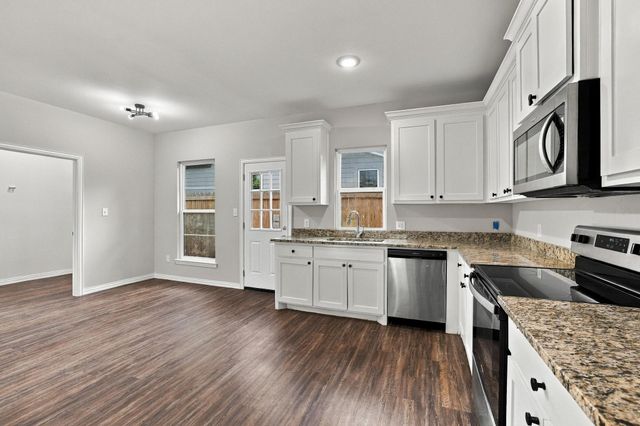 1116 S 6th Avenue, Denison, TX 75021