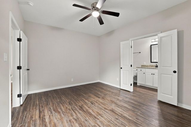 1116 S 6th Avenue, Denison, TX 75021