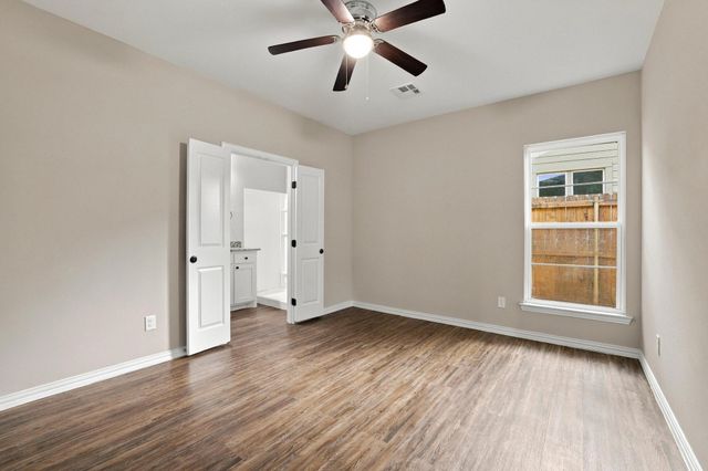 1116 S 6th Avenue, Denison, TX 75021