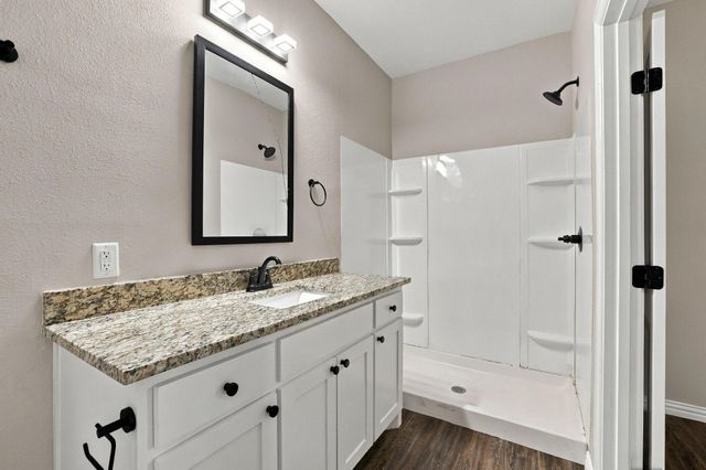 1116 S 6th Avenue, Denison, TX 75021