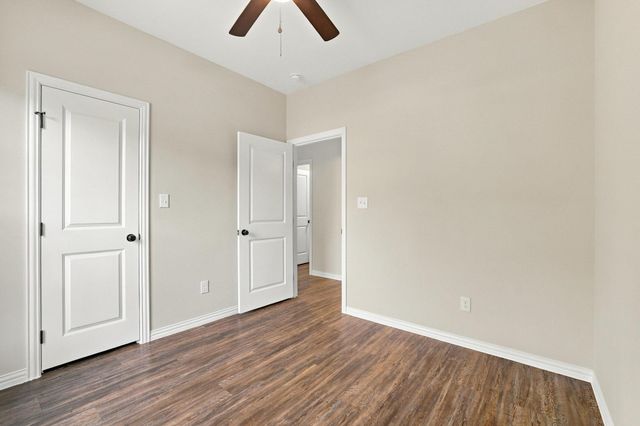 1116 S 6th Avenue, Denison, TX 75021