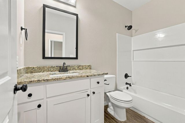 1116 S 6th Avenue, Denison, TX 75021