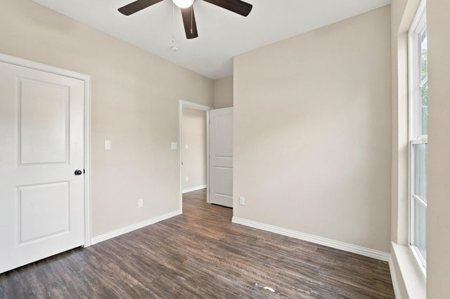 1116 S 6th Avenue, Denison, TX 75021