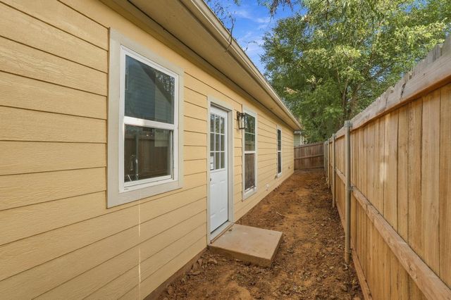 1116 S 6th Avenue, Denison, TX 75021
