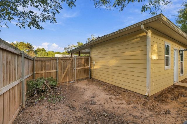 1116 S 6th Avenue, Denison, TX 75021