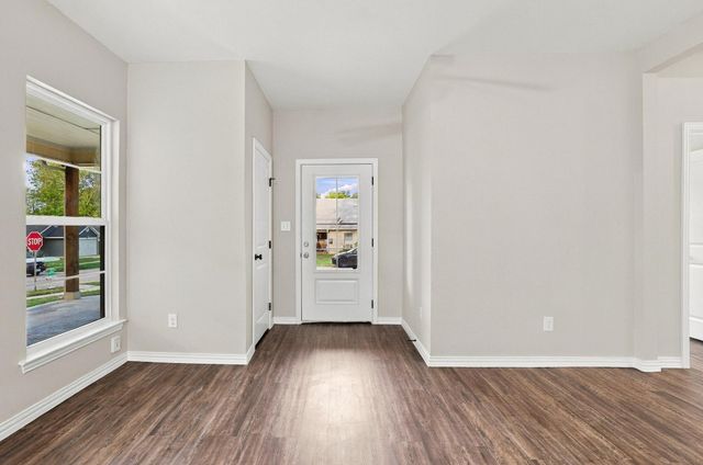 1116 S 6th Avenue, Denison, TX 75021