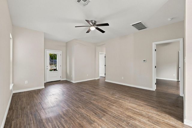 1116 S 6th Avenue, Denison, TX 75021