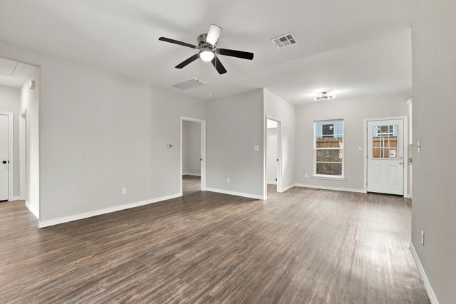1116 S 6th Avenue, Denison, TX 75021