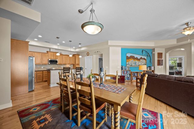 537 Summerfield Place, Flat Rock, NC 28731