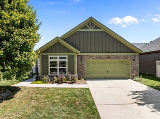 537 Summerfield Place, Flat Rock, NC 28731