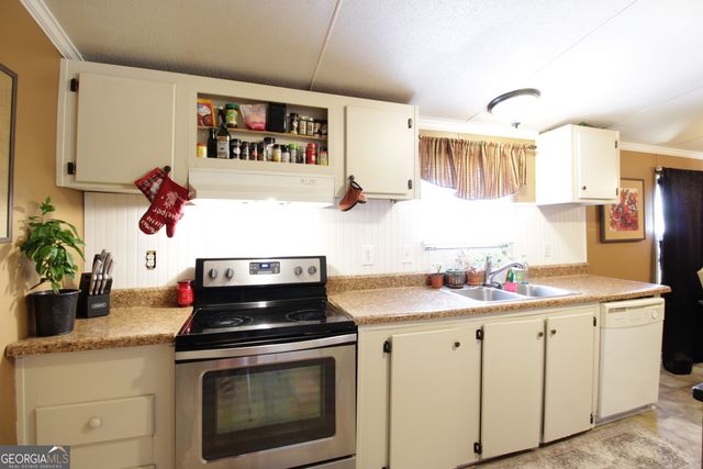 435 Cody Road, Nicholls, GA 31554
