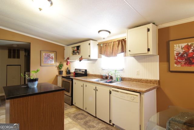 435 Cody Road, Nicholls, GA 31554