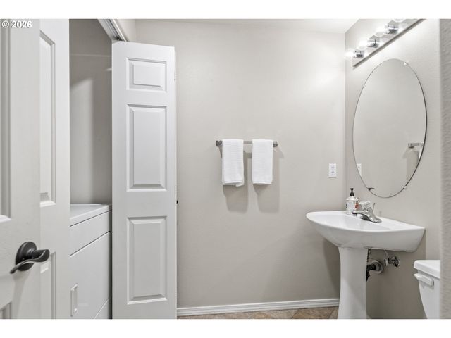 14243 Sw BARROWS Rd, Beaverton, OR 97007