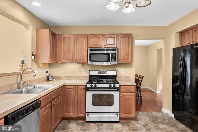 15 HOLLY HILLS LANE, Bridgeton, NJ 08302