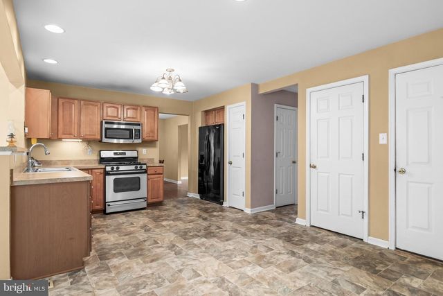 15 HOLLY HILLS LANE, Bridgeton, NJ 08302