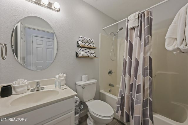541 Johnson Ln Apt 2, Gatlinburg, TN 37738