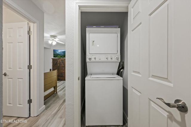 541 Johnson Ln Apt 2, Gatlinburg, TN 37738
