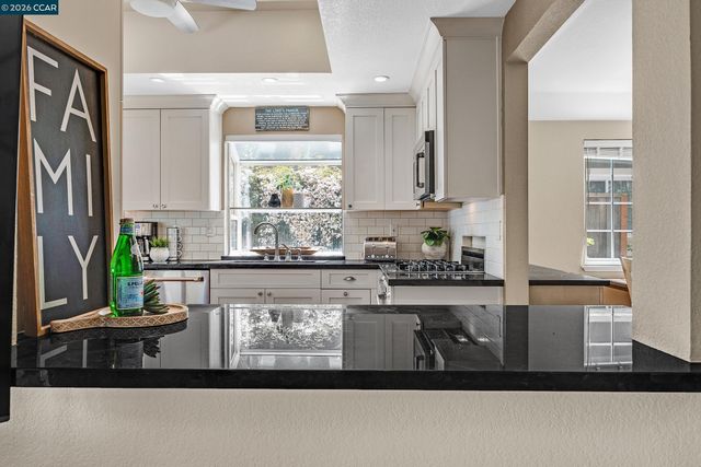 60 Rainbow Cir, Danville, CA 94506