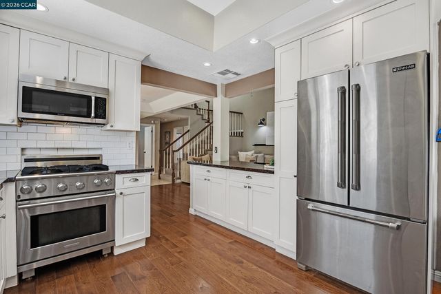 60 Rainbow Cir, Danville, CA 94506