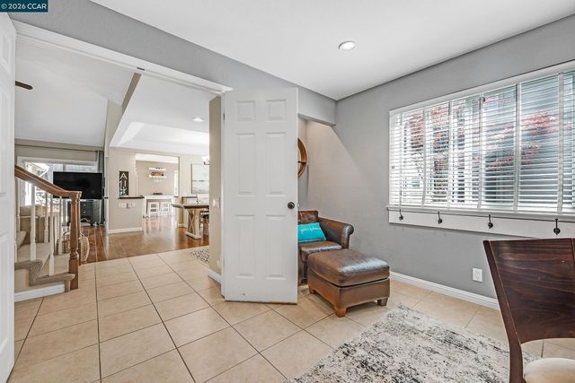 60 Rainbow Cir, Danville, CA 94506