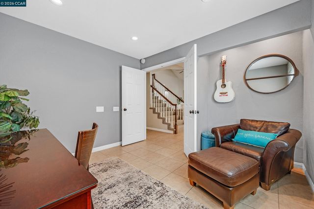 60 Rainbow Cir, Danville, CA 94506