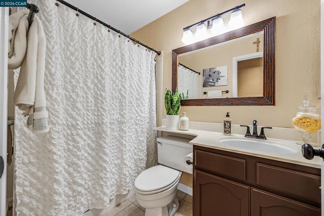 60 Rainbow Cir, Danville, CA 94506