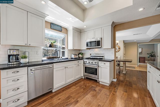 60 Rainbow Cir, Danville, CA 94506