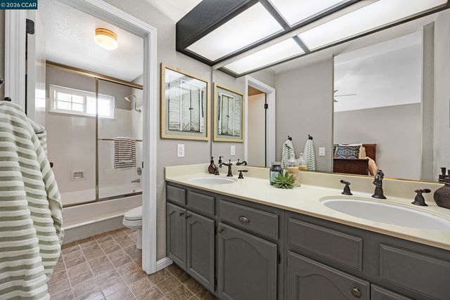 60 Rainbow Cir, Danville, CA 94506