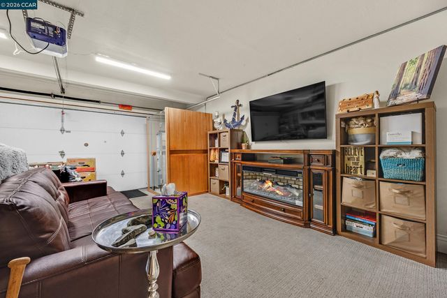 60 Rainbow Cir, Danville, CA 94506