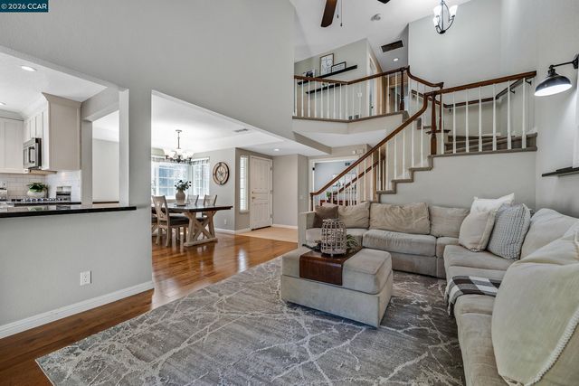 60 Rainbow Cir, Danville, CA 94506