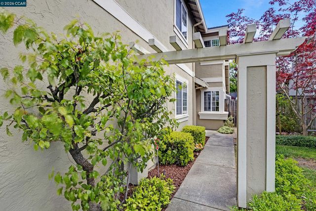 60 Rainbow Cir, Danville, CA 94506